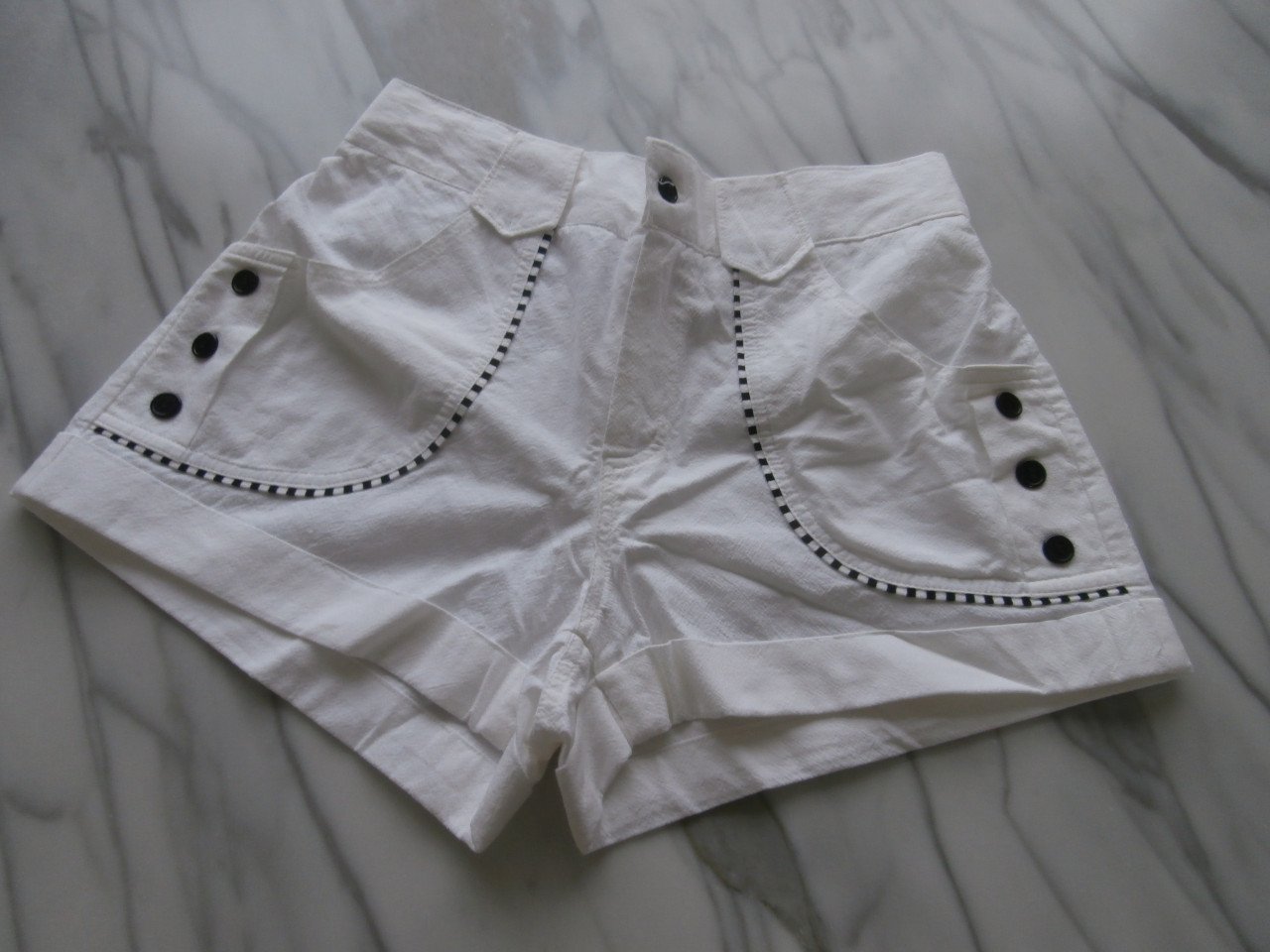 Nieuwe  Dames  Korte Broek  Maat M  voor  € 5,00