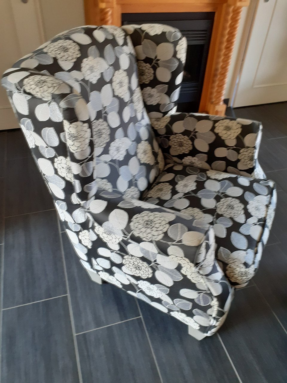 Mooie luxe fauteuil met bijpassende hocker.