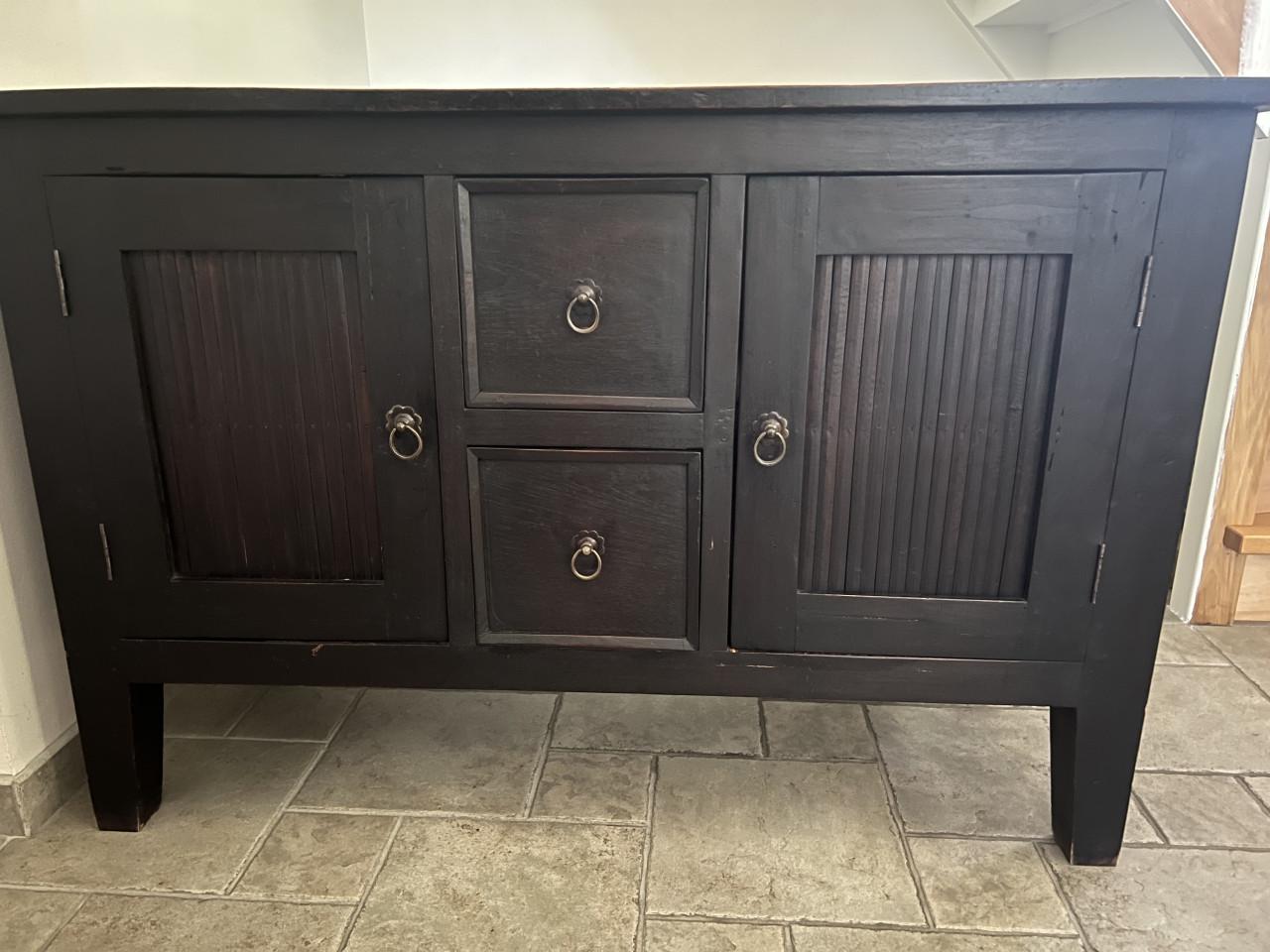 Koloniaal teak houten kastje