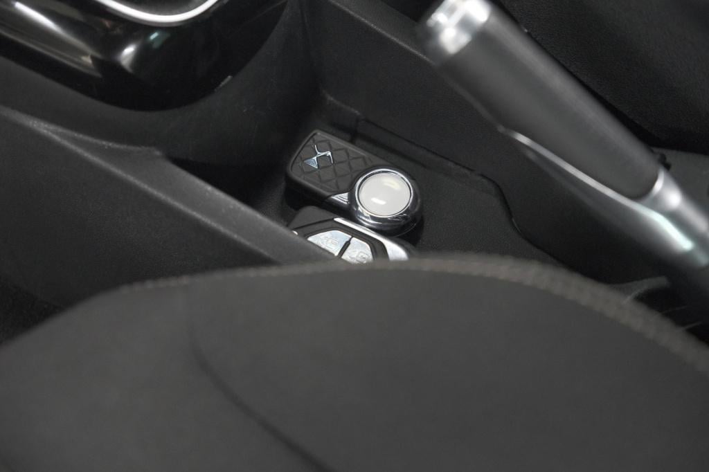 Ds Ds 3 puretech 110 so chic | camera | navigatie | parkeersensoren | clima