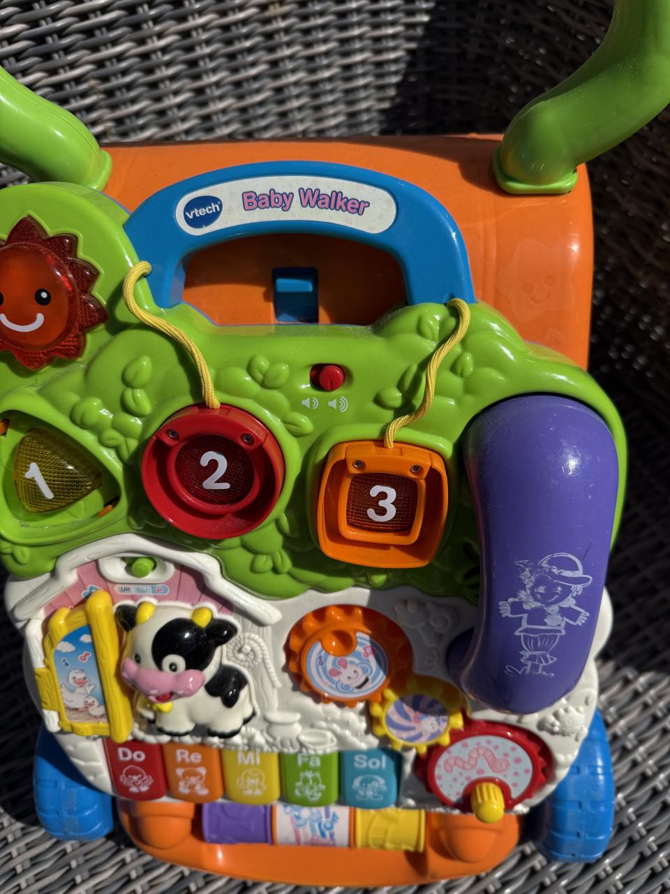 V Tech 2 in 1 Baby Walker. Perfecte staat. Educatief speelgoed.