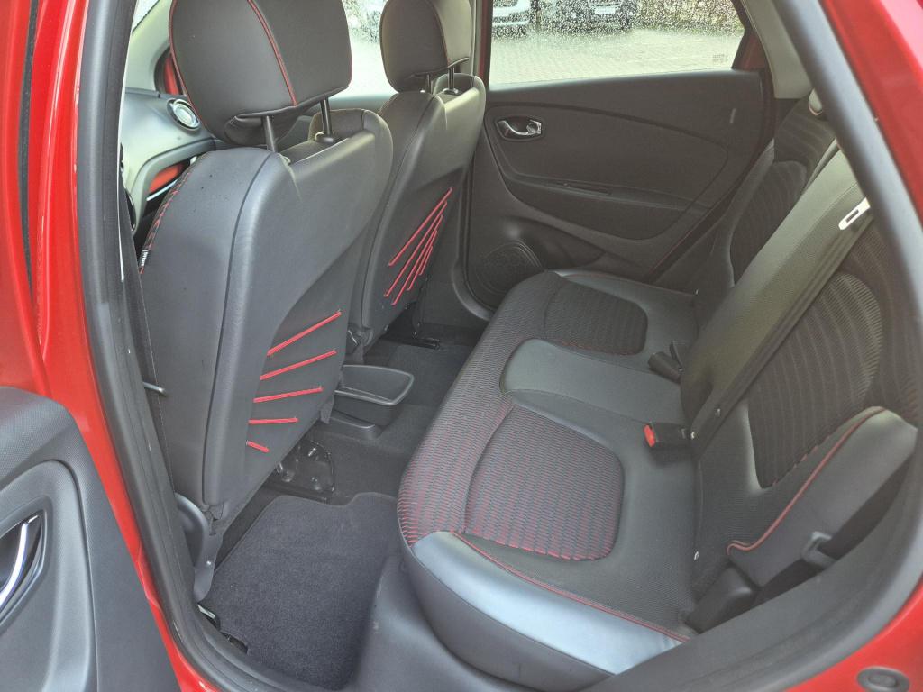 Renault Captur tce 90 helly hansen camera, trekhaak, all season banden, nav