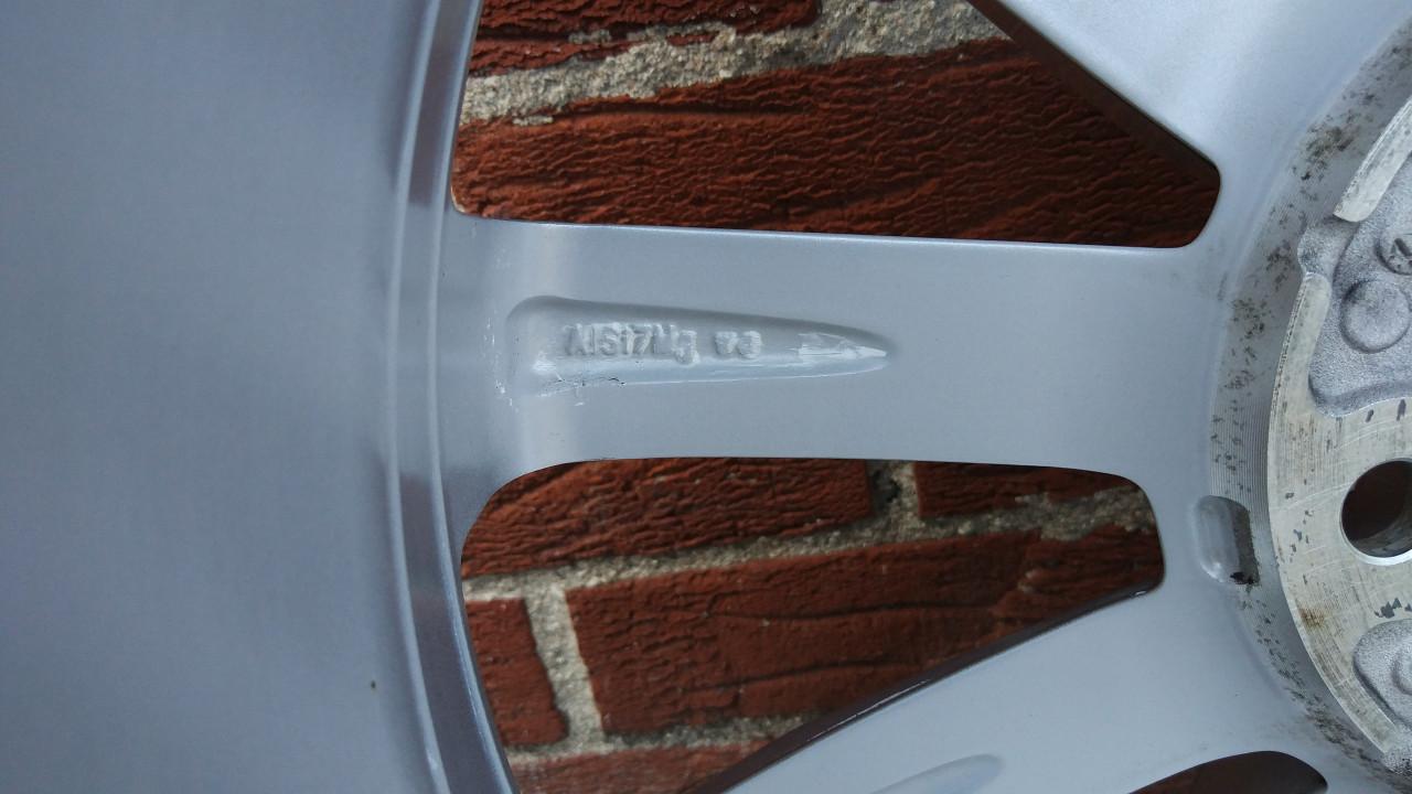 VW Golf Winterbanden + Dijon Velgen 17 inch Orgineel Top Staat