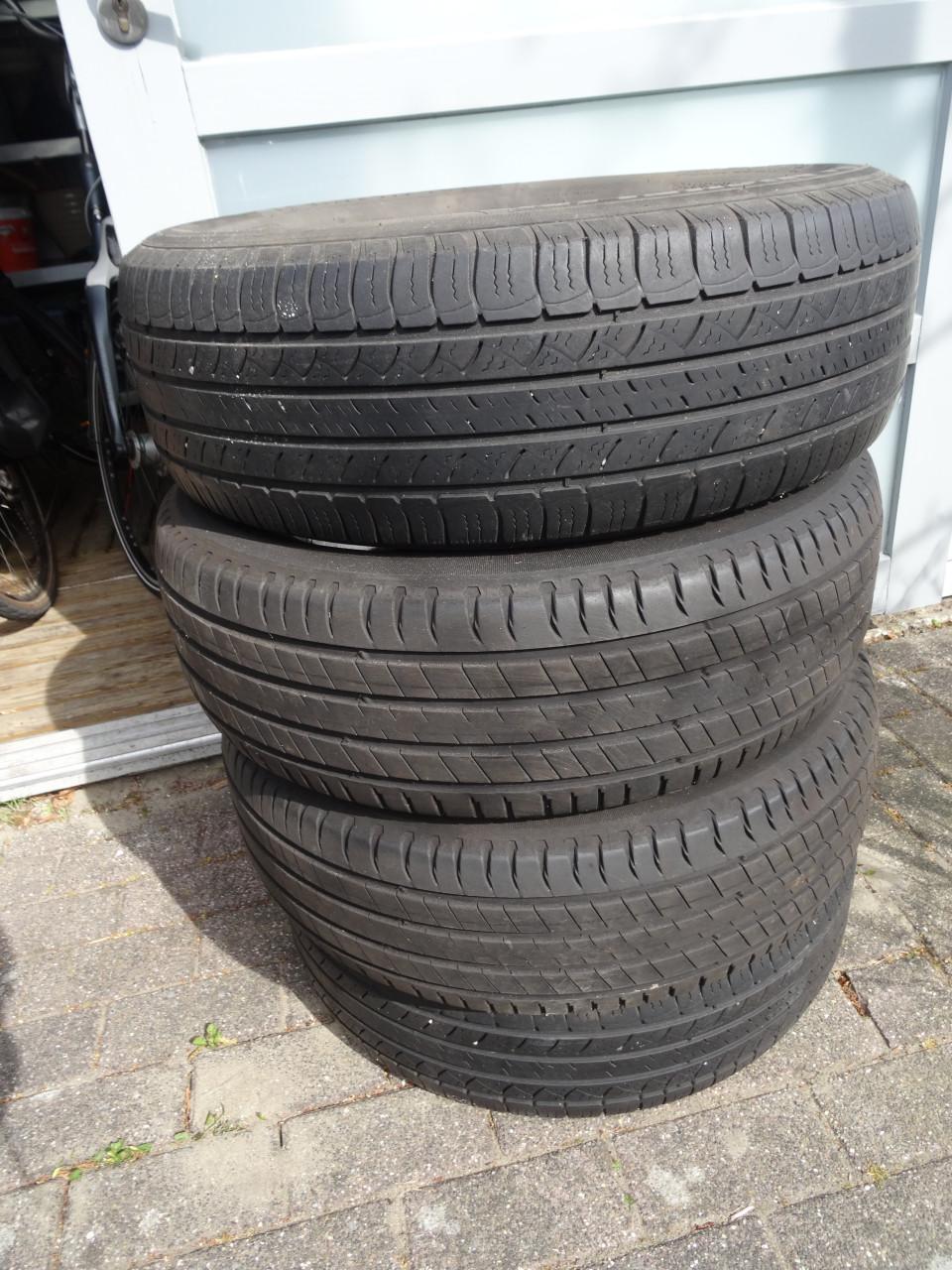 Vier autobanden van merk Mazda CX5