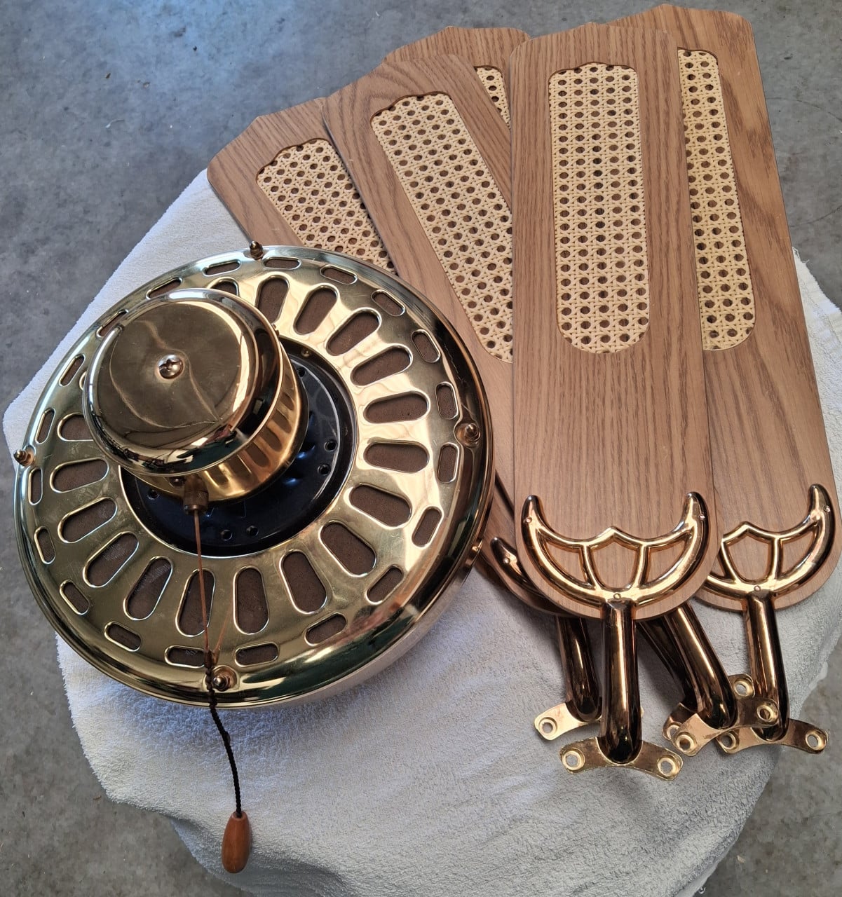 Messing plafondventilator.