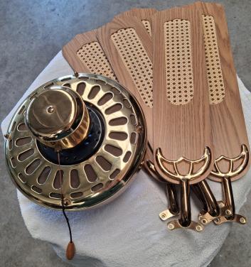 Messing plafondventilator.