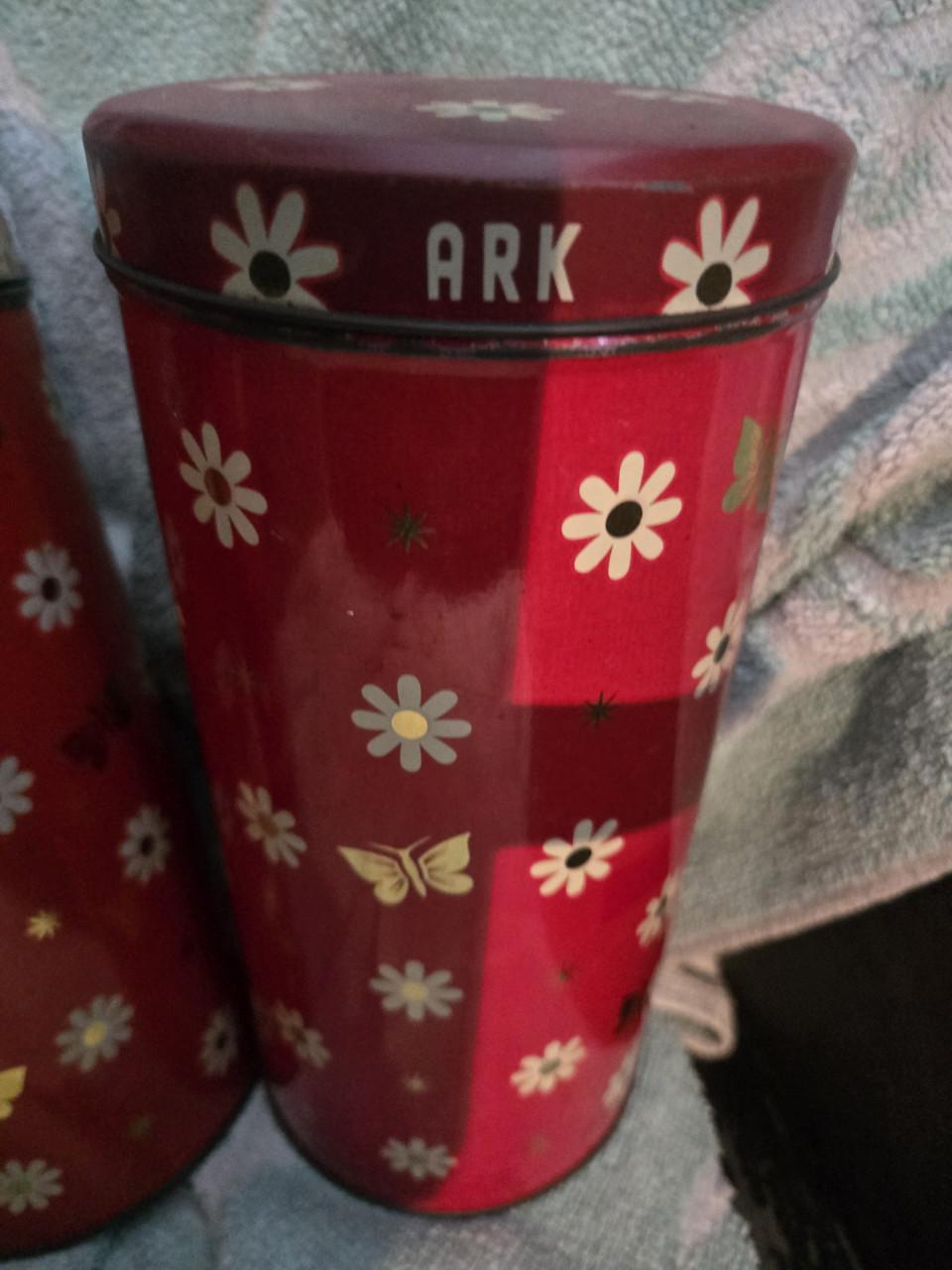 3 Stuks vintage, rood beschuitblik  ARK,22,5 cm hoog en Ø 10,5 cm