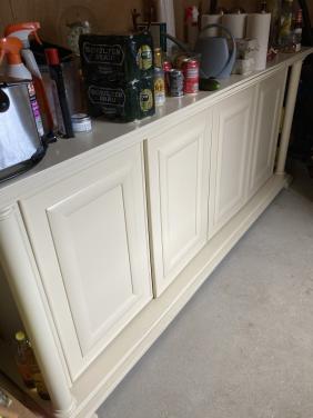 Dressoir klein gebruiks spoor Italiaanse stijl crème kleurig