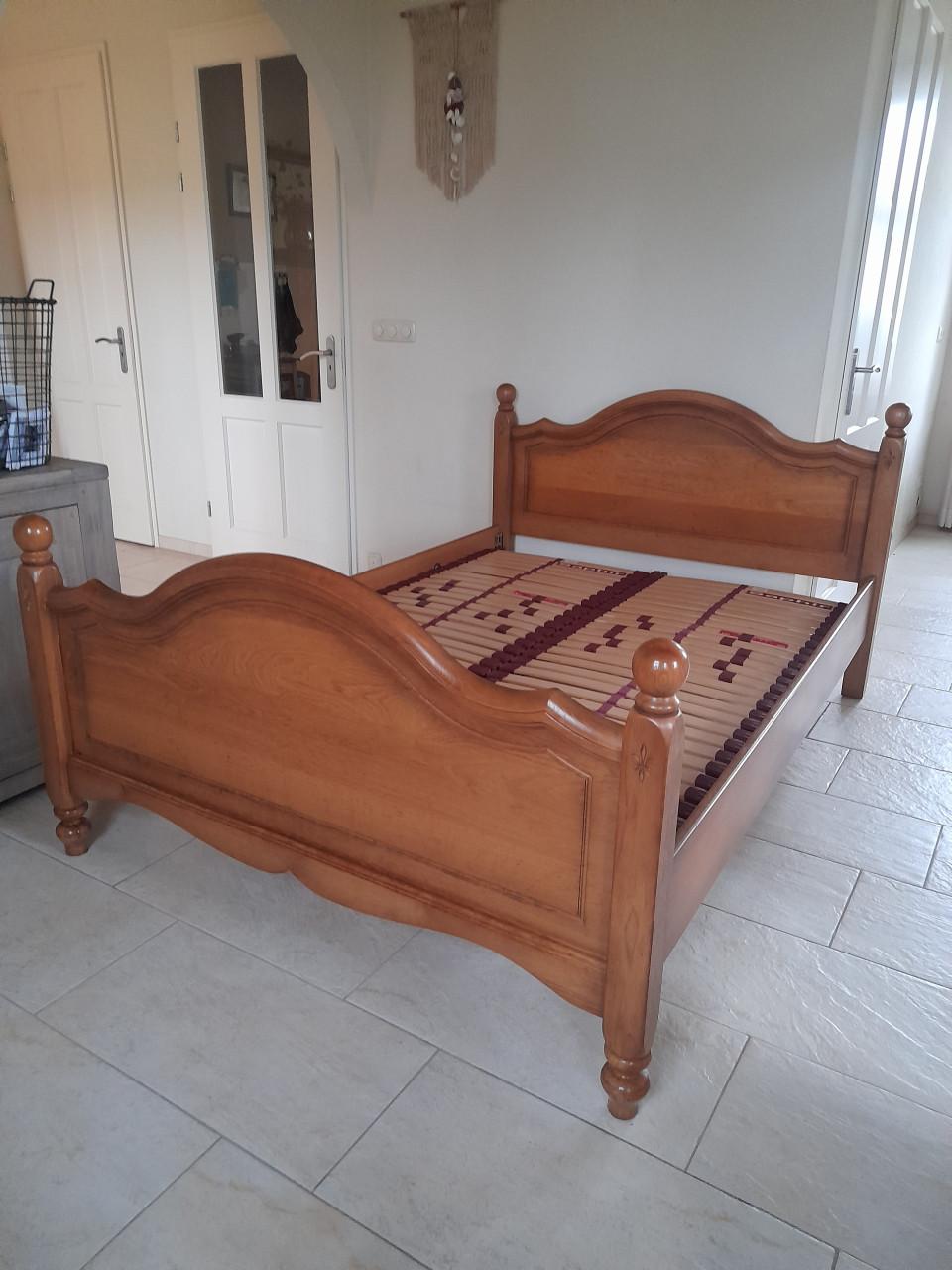 140 x 200 Massief houten bed ( in goede staat )