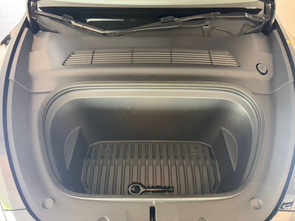 Tesla Model Y long range awd 75 kwh