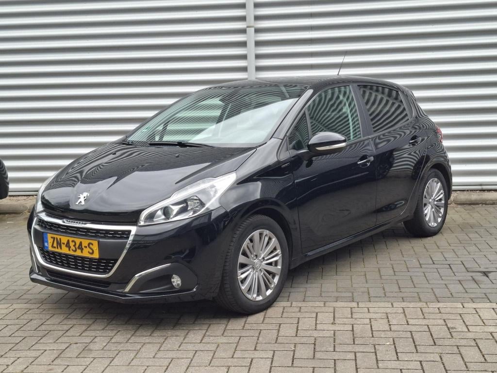 Peugeot 208 1.2 signature nav/airco/lmv/park