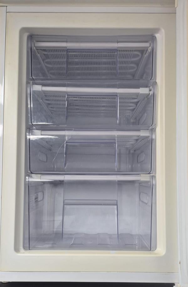 Tafelmodel Vrieskast 4 laden  85x55 cm. Inhoud vriezer 88 liter klasse A+