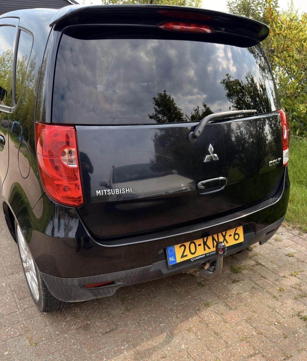 MITSUBISHI COLT