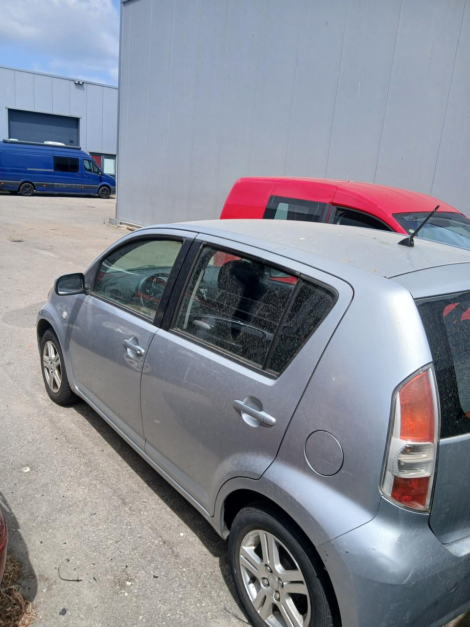 Daihatsu Sirion 1.0-2005- 5deurs-stuurbekr-el.ramen-L.M. velg-nw.apk-1400,=
