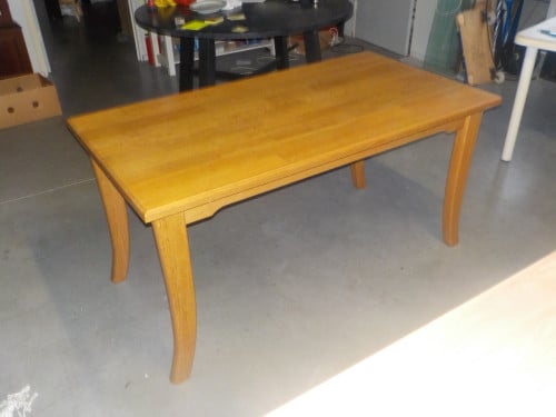 In vrijwel nieuw staat Oisterwijk massief blank eiken tafel