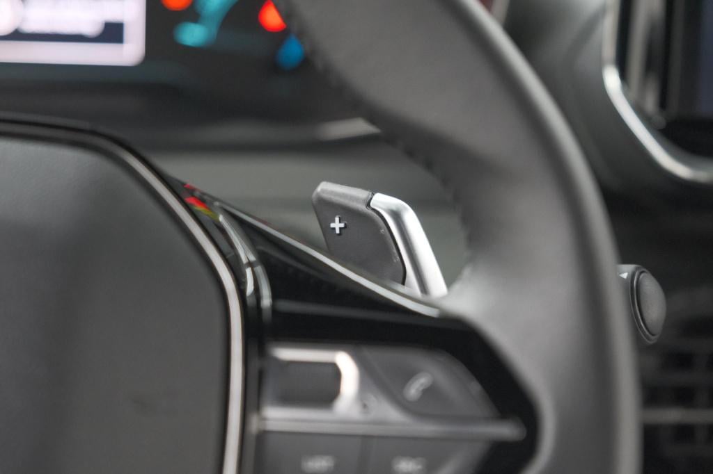 Peugeot 2008 hybrid 136 e-dcs6 style | apple carplay | parkeersensoren | cl