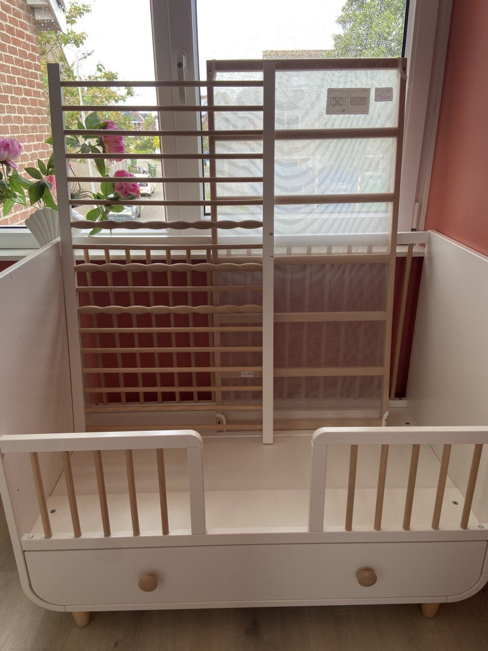 Te koop baby bedje met lade + aerosleep matras en toebehoren