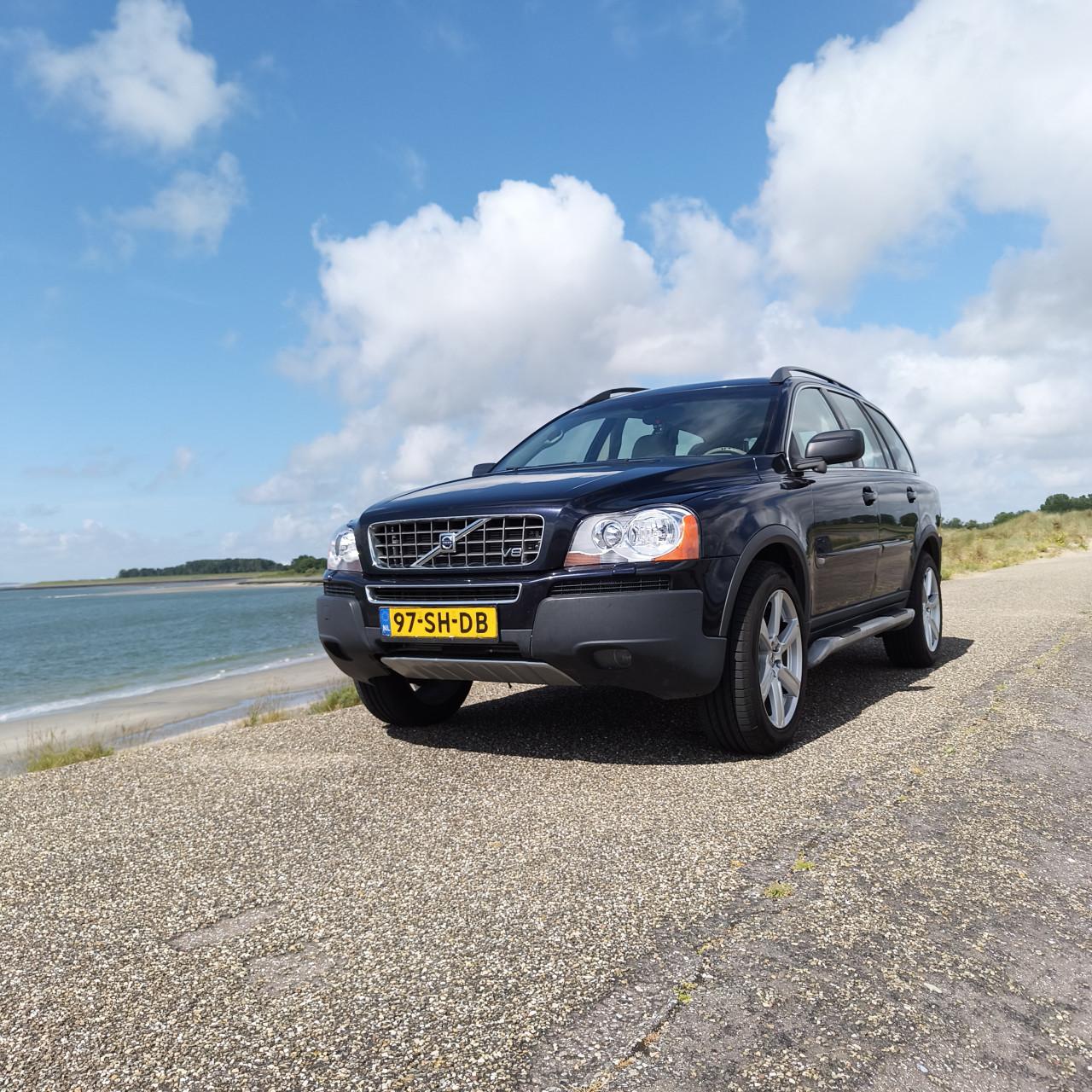 Volvo XC90 V8