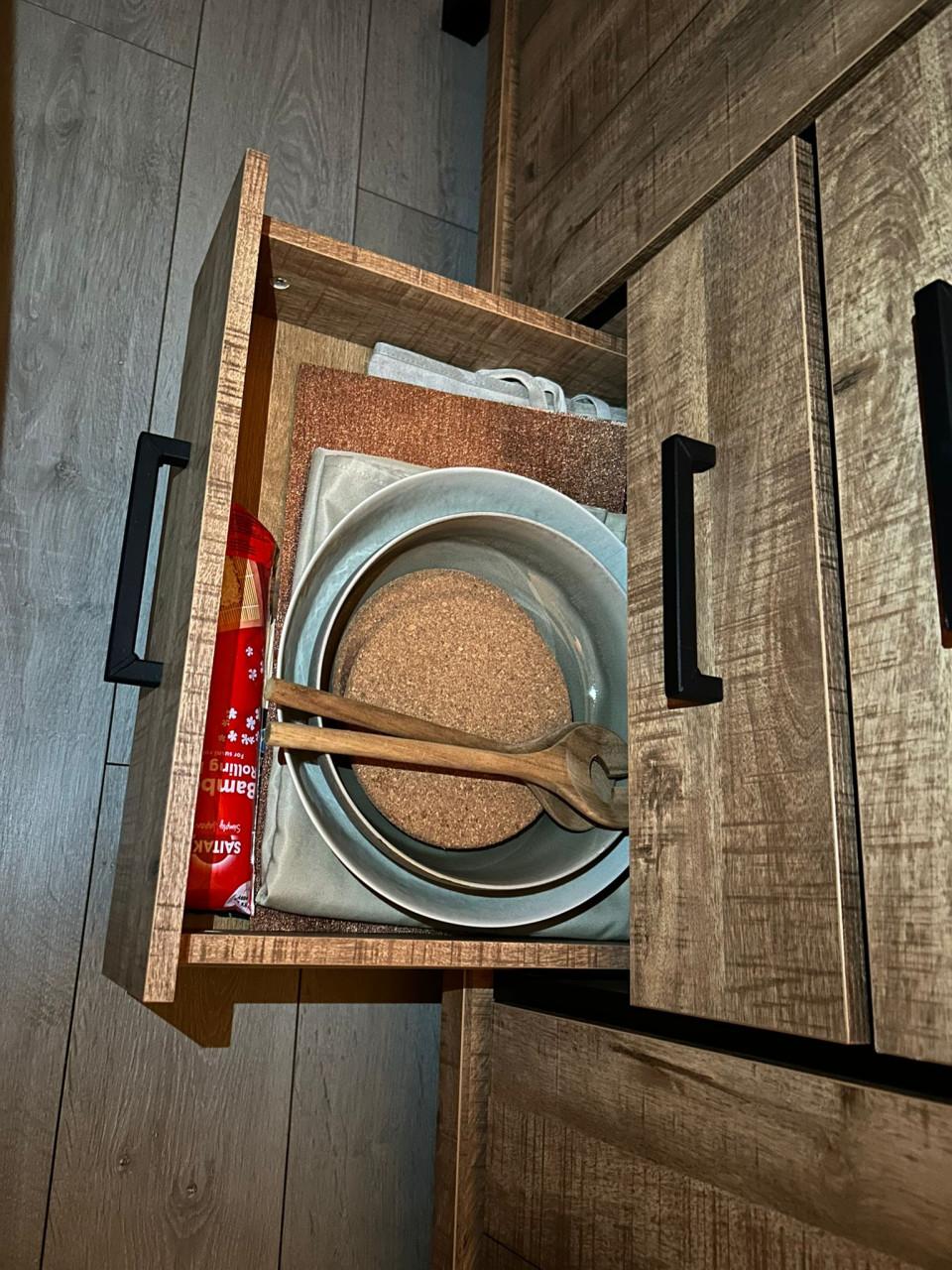 Lichtbruin mangohouten dressoir