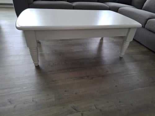 Eiken houten tafel, wit.