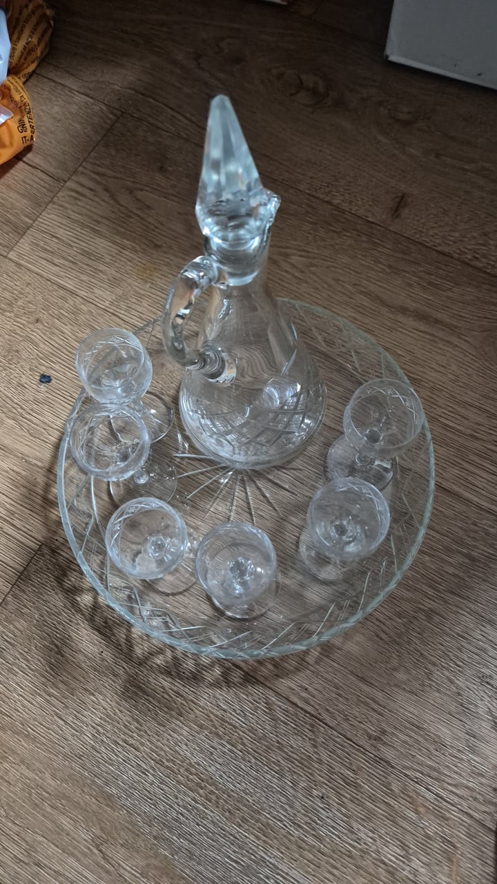 Glazen karaf met 6 glaasjes