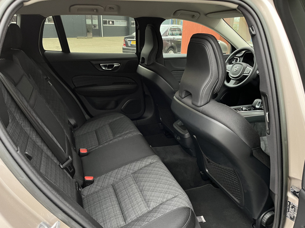 Volvo V60 2.0 b3 core aut. | auto pilot | carmera | stoel/stuurverw. | keyl