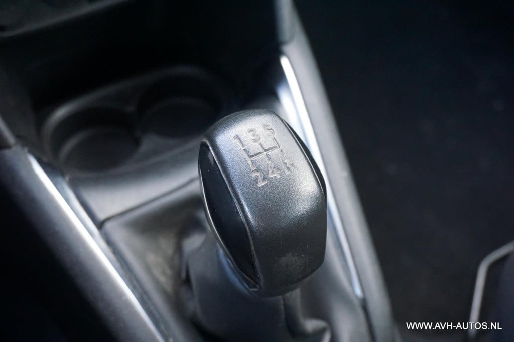 Peugeot 208 1.2 puretech blue lion