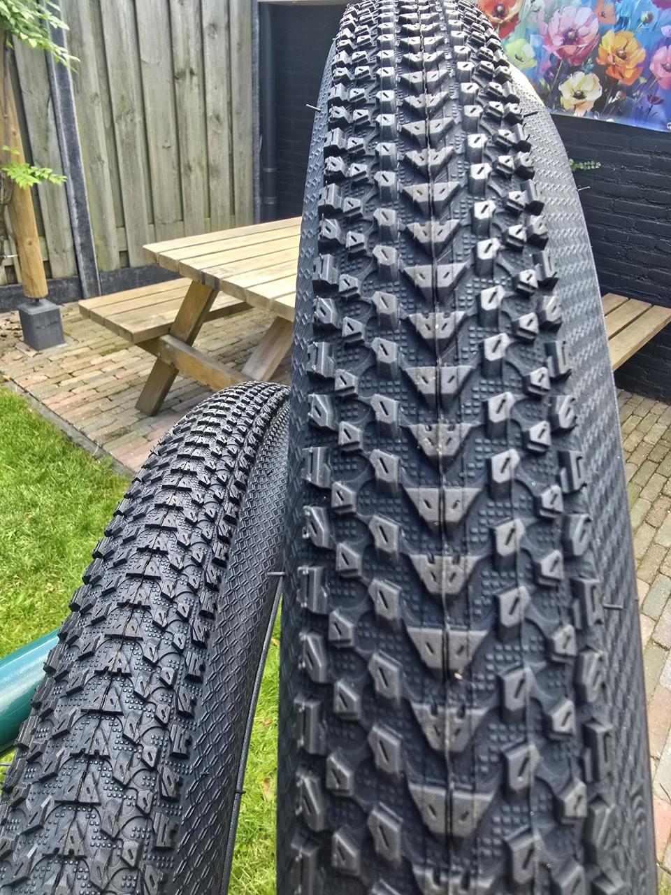 Nieuwe Maxxis 29 x 2.1 inch TR banden te koop