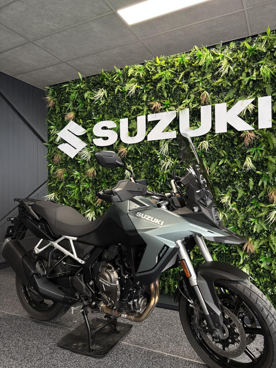 Suzuki V-STROM 800 - BJ 2024 - 3.874 km