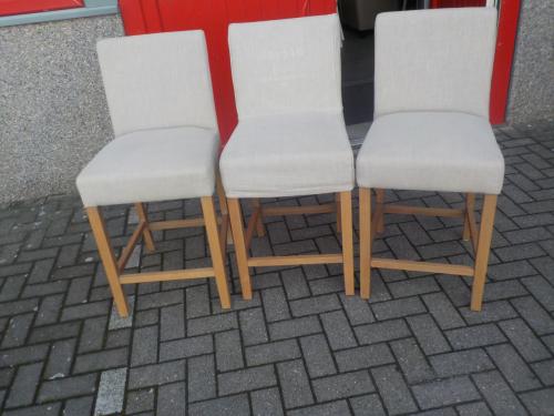 3 barkrukken in zeer goede staat per stuk 40 euro 3 voor 95 euro