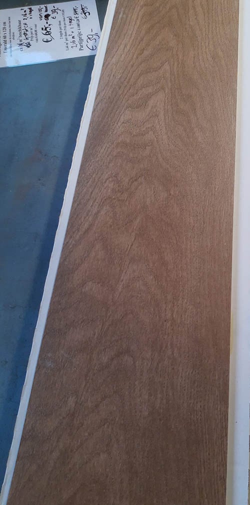 3030-290 ca 9,6 m² houtlook tegels, donker, 20x120 cm, van € 60,45/m² voor
