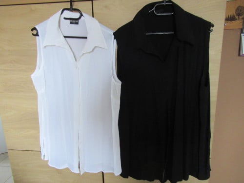Nieuwe witte en zwarte zomerblouse zonder mouwen