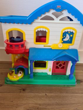 Fischer Price Little People huis met 6 geluiden.
