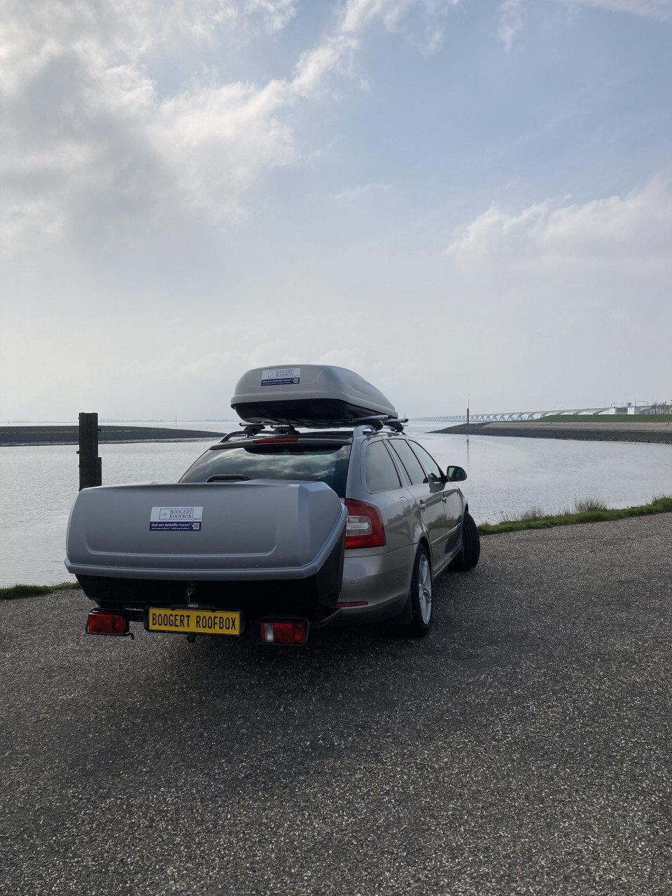 Trekhaakkoffer kantelbaar met basis Thule 420 liter te koop