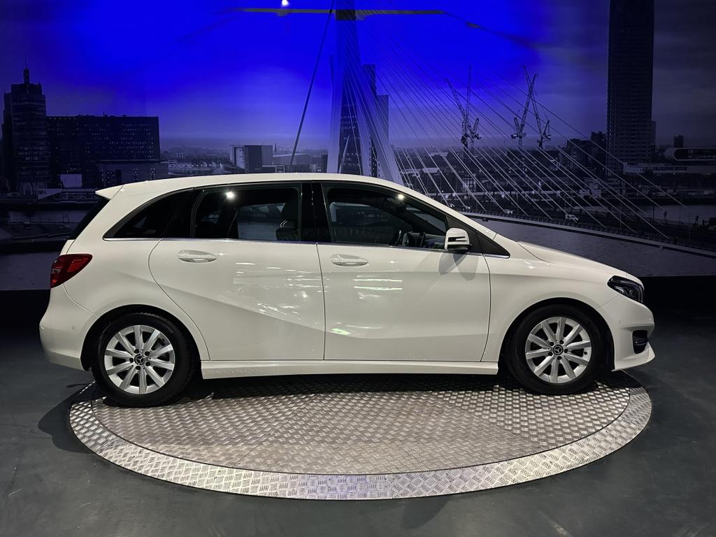Mercedes-Benz B-Klasse 180 *nl-auto*camera*trekhaak*led*navi*