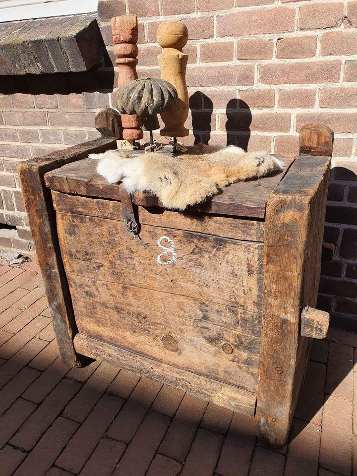 DECORATIE, KASTEN, TAFELS, STOELEN, BANKEN, ALLES MET EXTRA KORTING, KOM