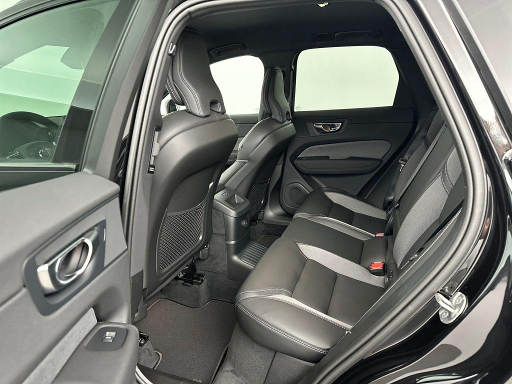 Volvo XC60 plus black edition recharge 360 camera