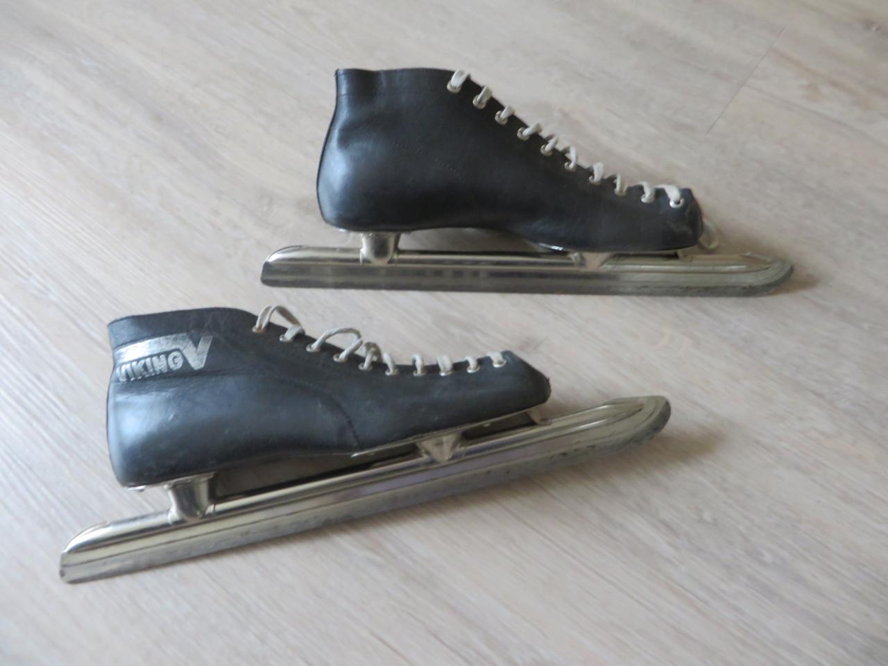 Skibroek  voor dames of heren,  Winterjas  en  Schaatsen Noren.