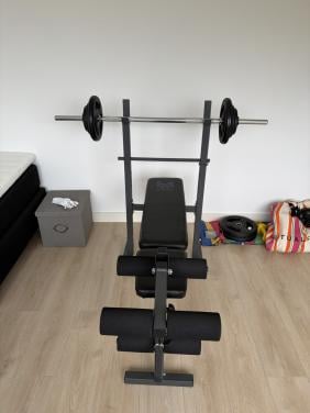 Fitness bank inclusief barbell en gewichten