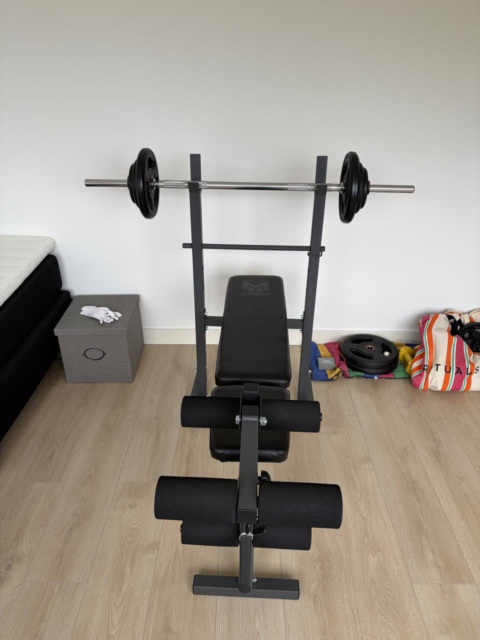 Fitness bank inclusief barbell en gewichten