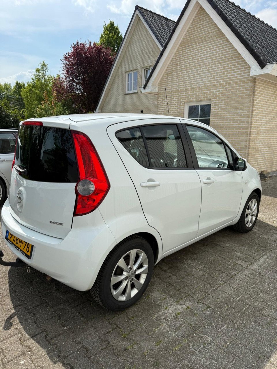 Opel Agila 1.0 2013 Wit