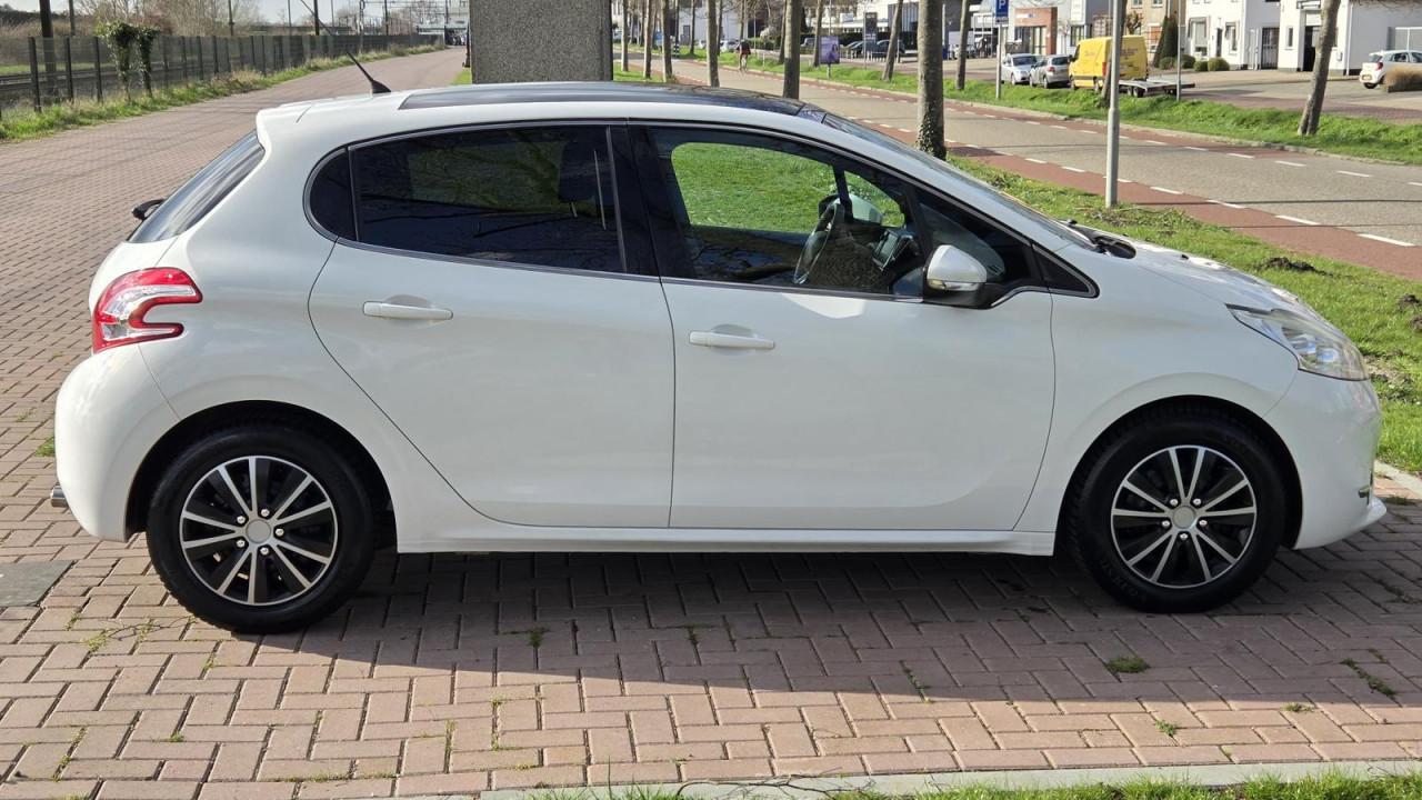 Peugeot 208 1.2 VTi Allure |PANO DAK|NIEUWE APK 03/27