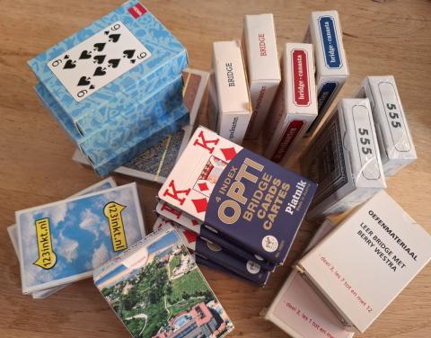 Totaal 21 doosjes met speelkaarten: nieuw en gebruikt, € 1  per stuk