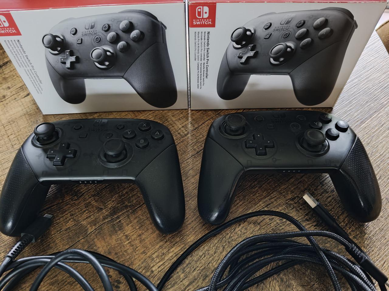 2 Nintendo pro controllers