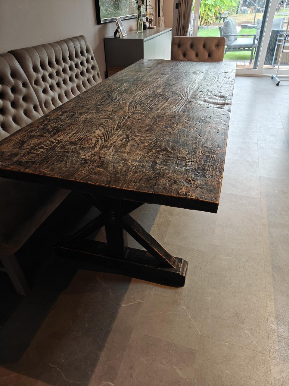 Robuuste grote eettafel 240cm lang!