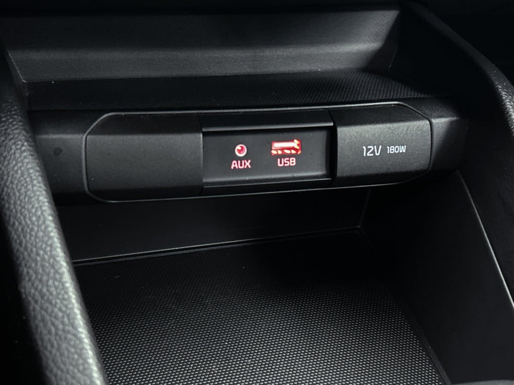 Kia Stonic 1.0 t-gdi dynamicline | navigatie | parkeercamera | roofrails | 