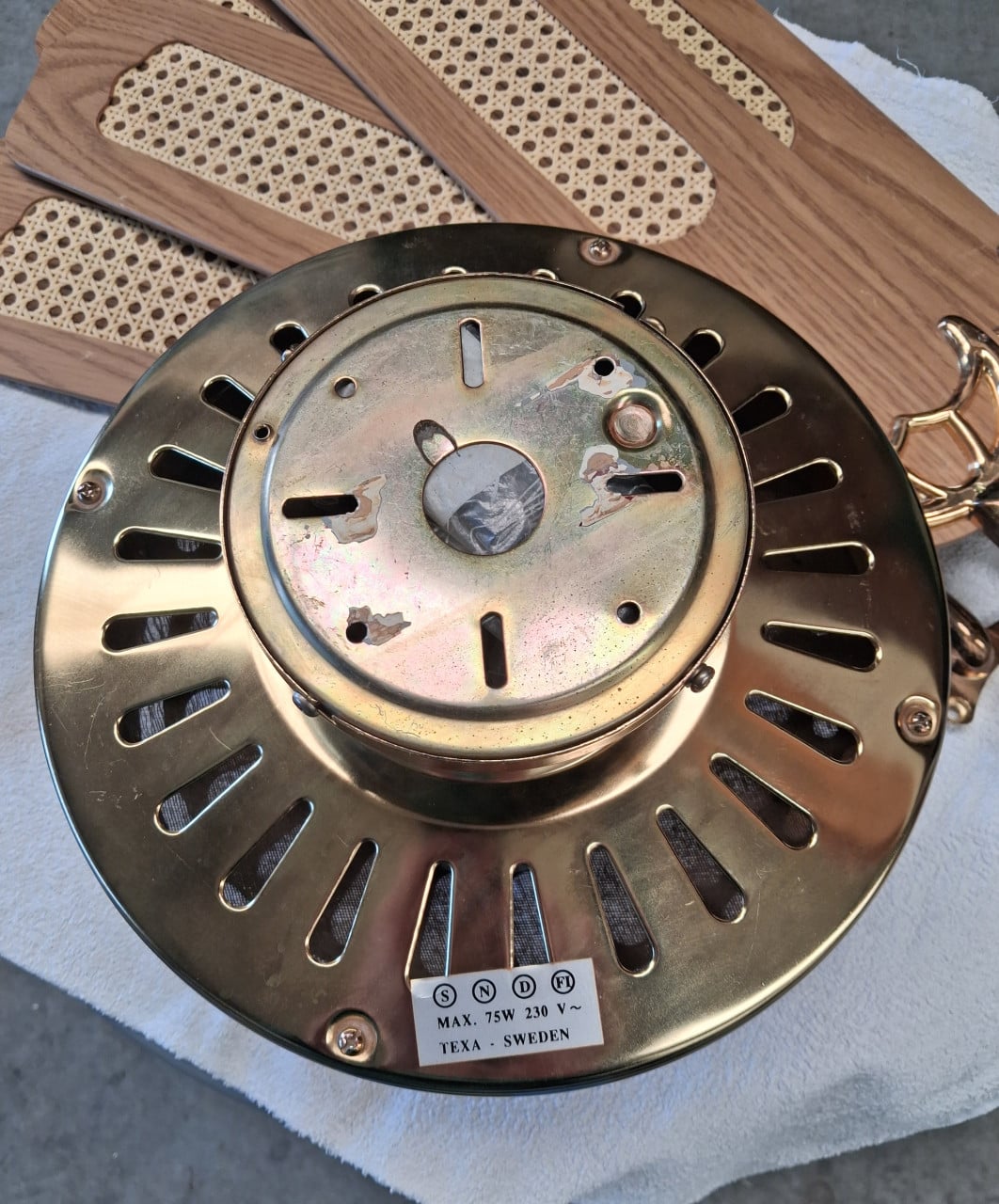 Messing plafondventilator.