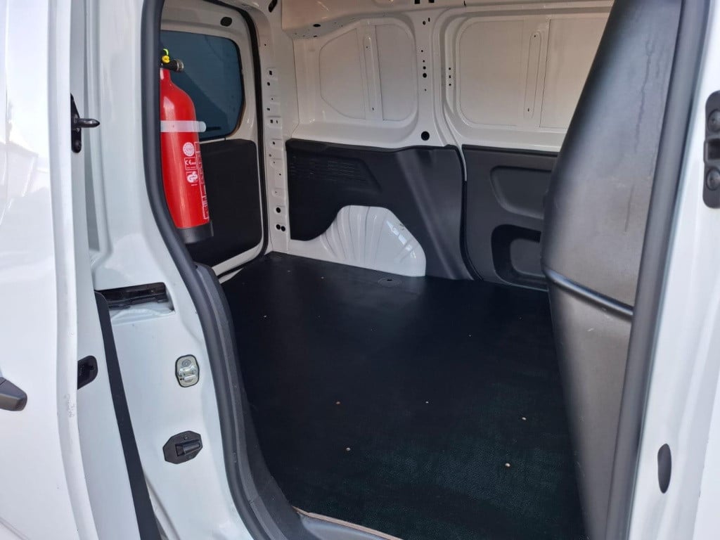 Opel Combo 1.5d l1h1 edition airco / cruise controle / navi / euro 6