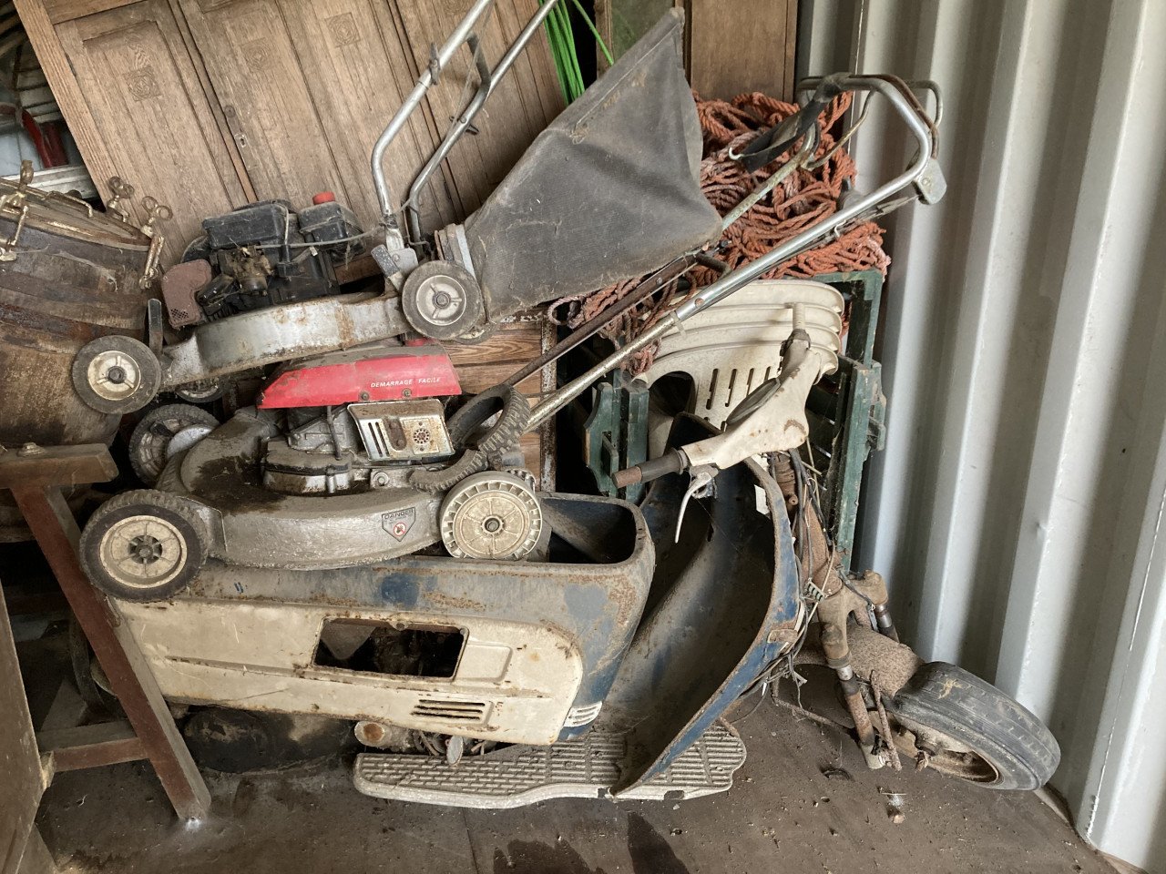 Motor scooter