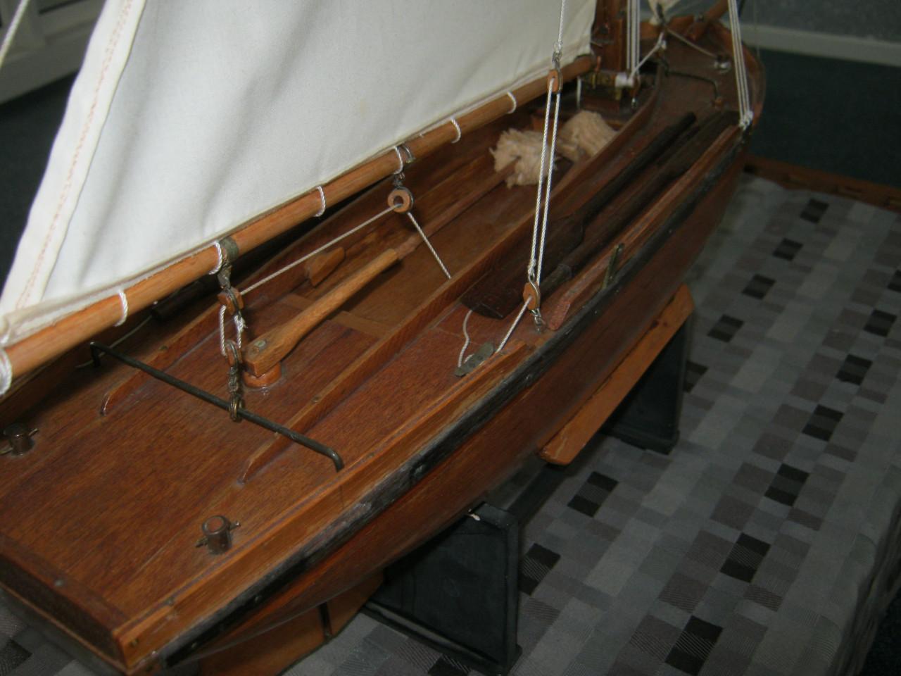 Houten Zeilboot.